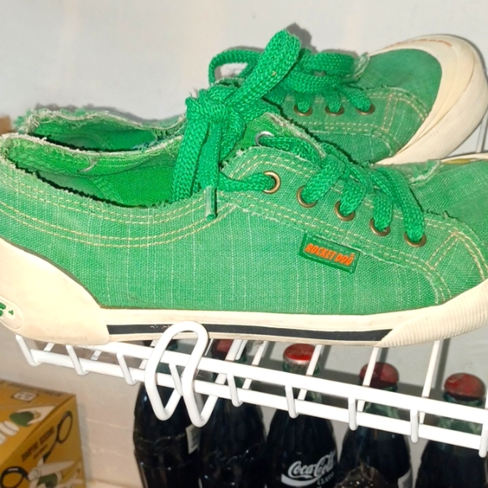 Womens tennis shoes